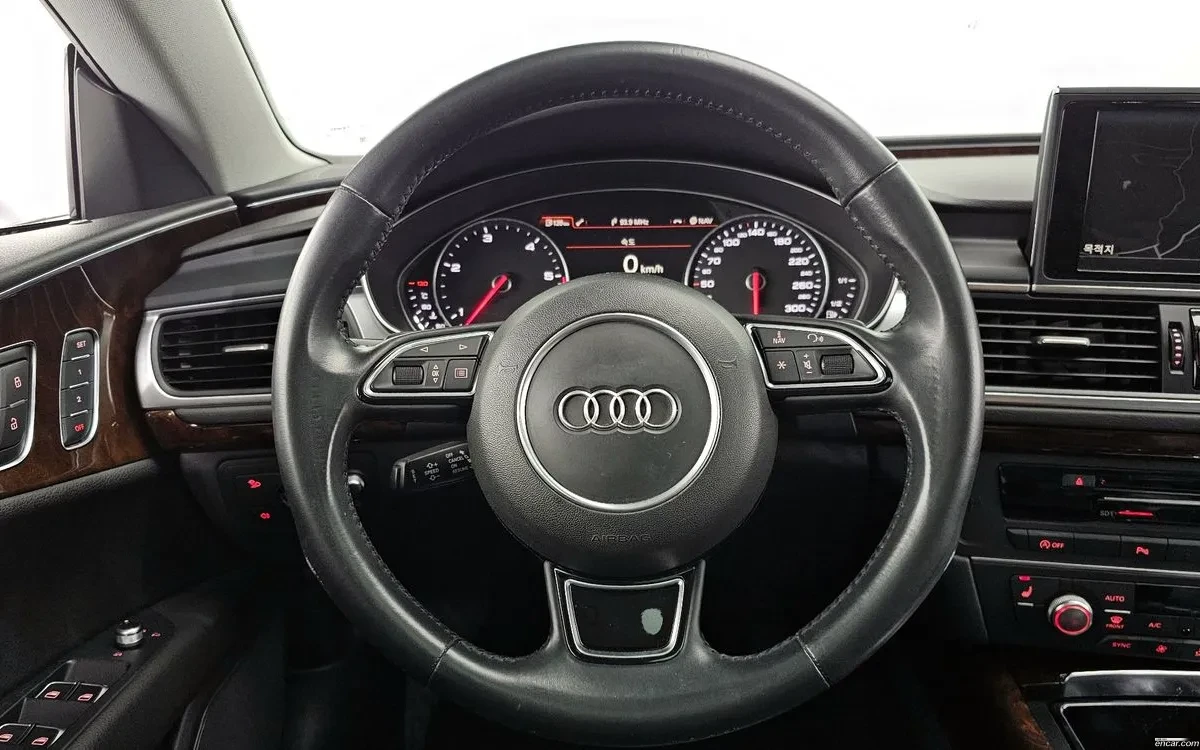 Audi A7 3.0L V6 / CARFAX, снимка 13 - Автомобили и джипове - 54744589