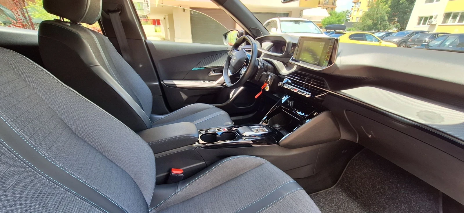 Peugeot 2008 Automatic hdi 1, 5/131кс EAT 8, снимка 6 - Автомобили и джипове - 54979814