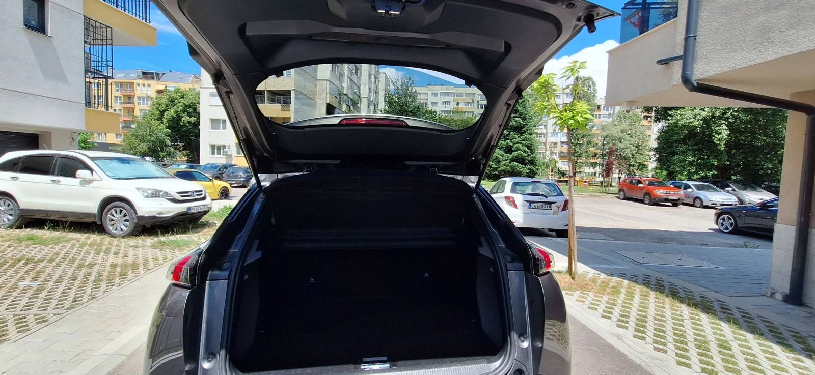 Peugeot 2008 Automatic hdi 1, 5/131кс EAT 8, снимка 14 - Автомобили и джипове - 54979814