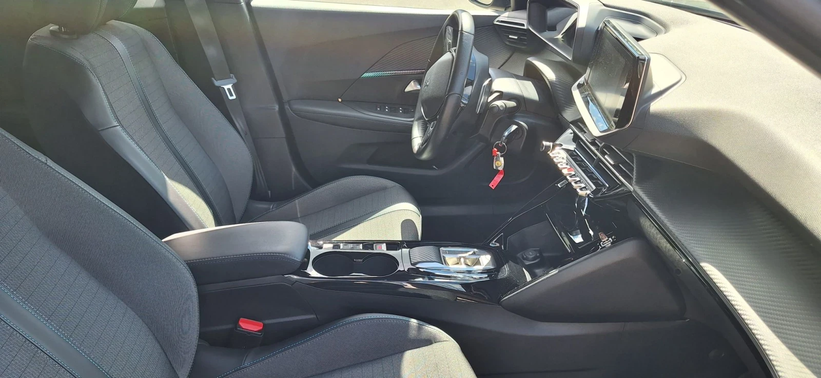 Peugeot 2008 Automatic hdi 1, 5/131кс EAT 8, снимка 13 - Автомобили и джипове - 55472257