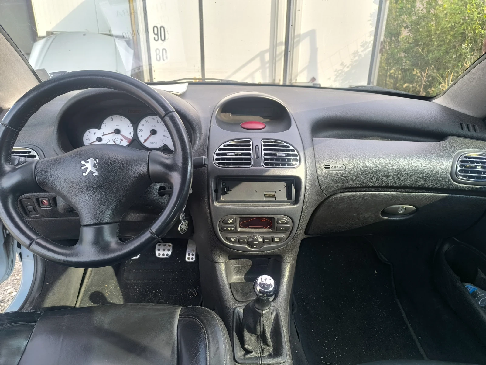 Peugeot 206 Много добра , снимка 9 - Автомобили и джипове - 55133321