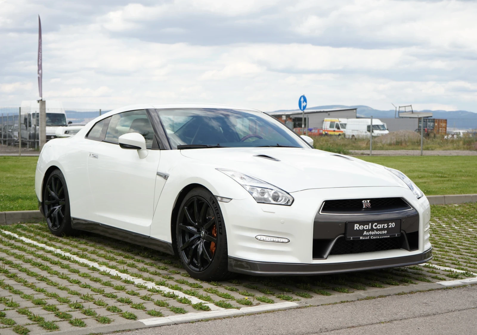 Nissan Gt-r 3.8 V6* FACELIFT* BOSE* KEYLESS* CAMERA* , снимка 3 - Автомобили и джипове - 55395384