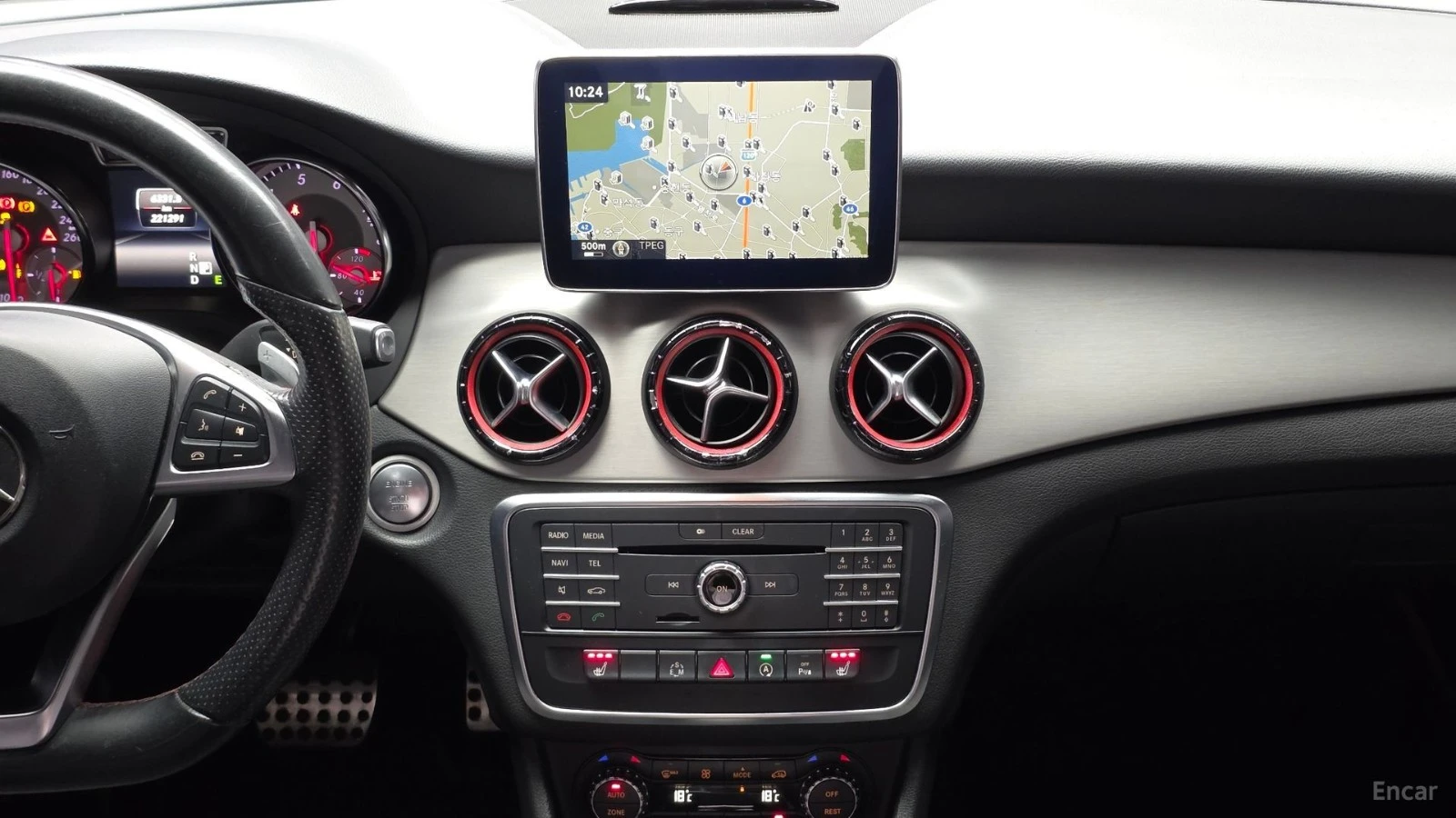 Mercedes-Benz CLA 250 AMG* 4MATIC* КОЖА* ПОДГРЕВ* PANO, снимка 14 - Автомобили и джипове - 55508524