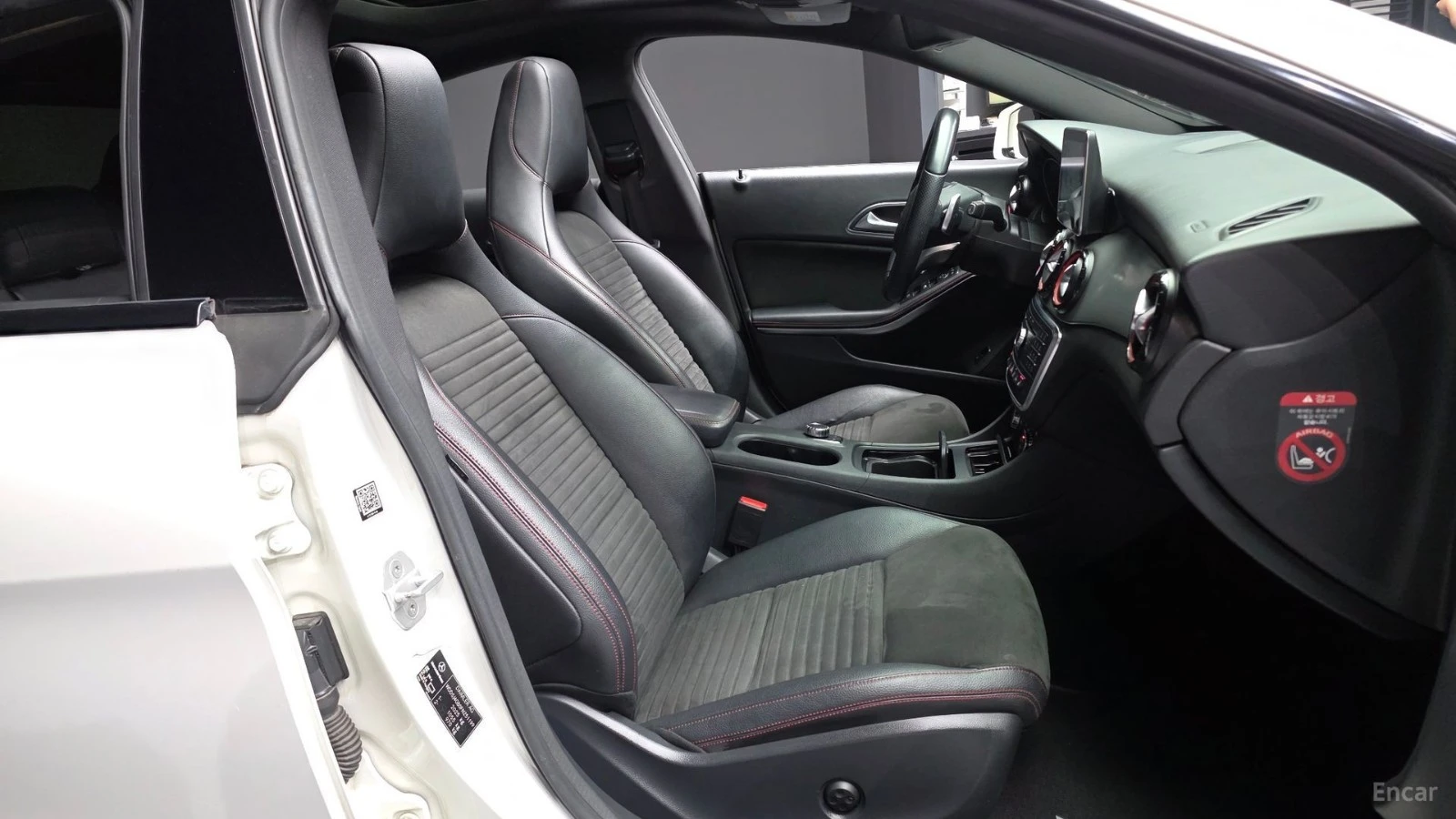 Mercedes-Benz CLA 250 AMG* 4MATIC* КОЖА* ПОДГРЕВ* PANO, снимка 11 - Автомобили и джипове - 55508524