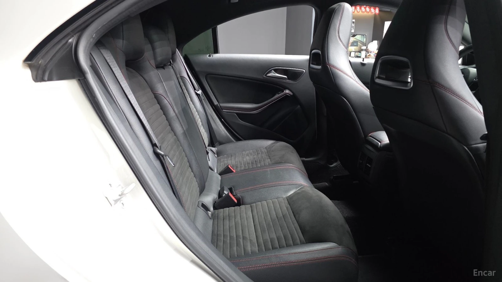 Mercedes-Benz CLA 250 AMG* 4MATIC* КОЖА* ПОДГРЕВ* PANO, снимка 12 - Автомобили и джипове - 55508524