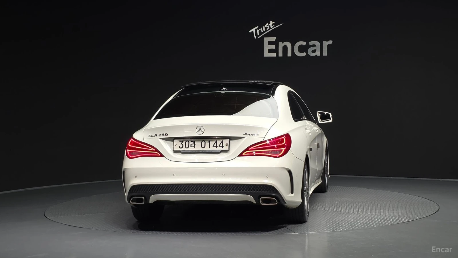 Mercedes-Benz CLA 250 AMG* 4MATIC* КОЖА* ПОДГРЕВ* PANO, снимка 4 - Автомобили и джипове - 55508524