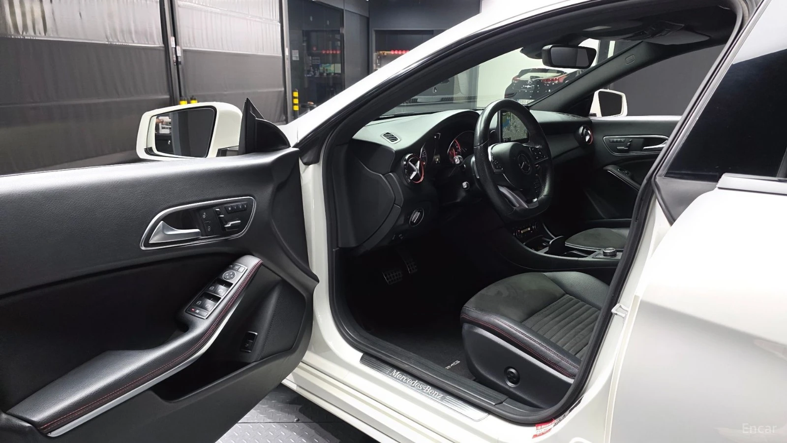 Mercedes-Benz CLA 250 AMG* 4MATIC* КОЖА* ПОДГРЕВ* PANO, снимка 10 - Автомобили и джипове - 55508524