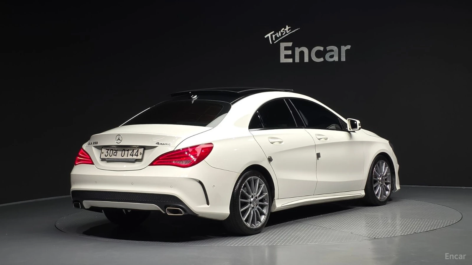 Mercedes-Benz CLA 250 AMG* 4MATIC* КОЖА* ПОДГРЕВ* PANO, снимка 2 - Автомобили и джипове - 55508524