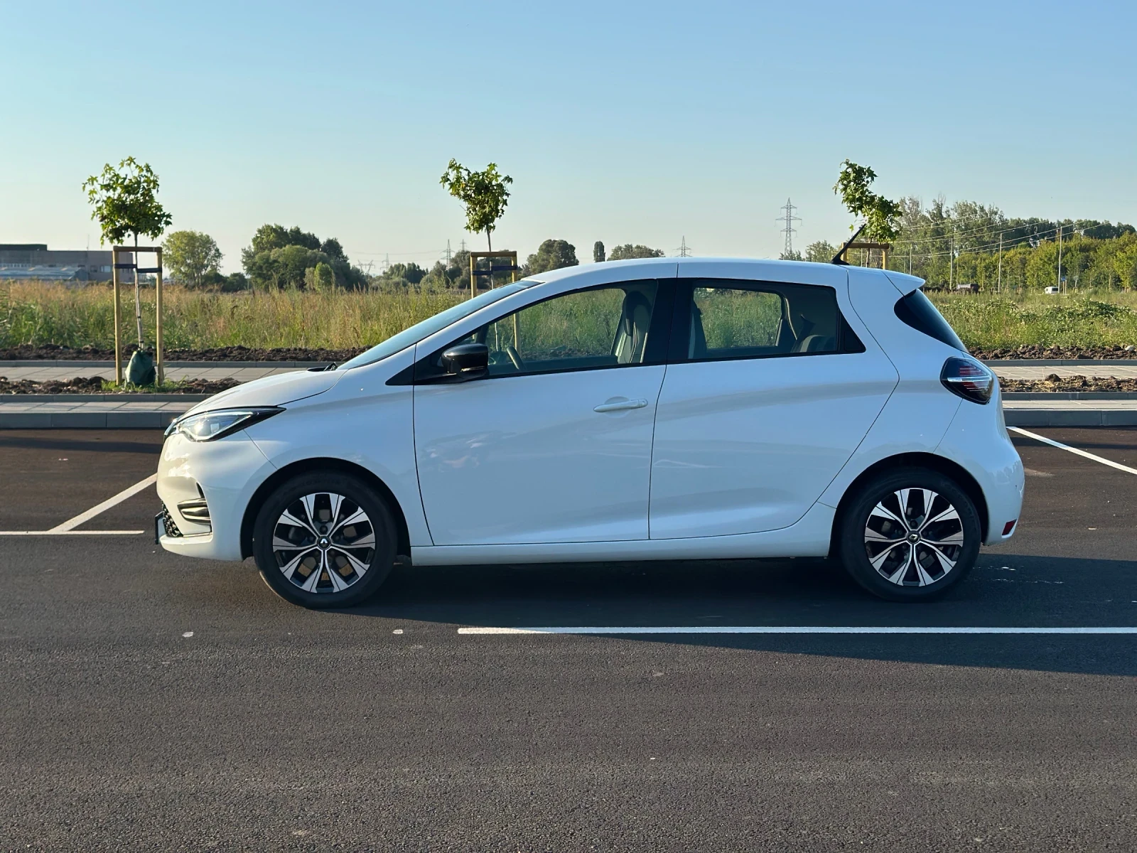 Renault Zoe 52kW Evolution Гаранция Термопомпа, снимка 6 - Автомобили и джипове - 55512897