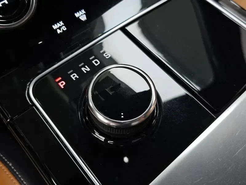 Land Rover Range Rover Velar, снимка 9 - Автомобили и джипове - 56690387