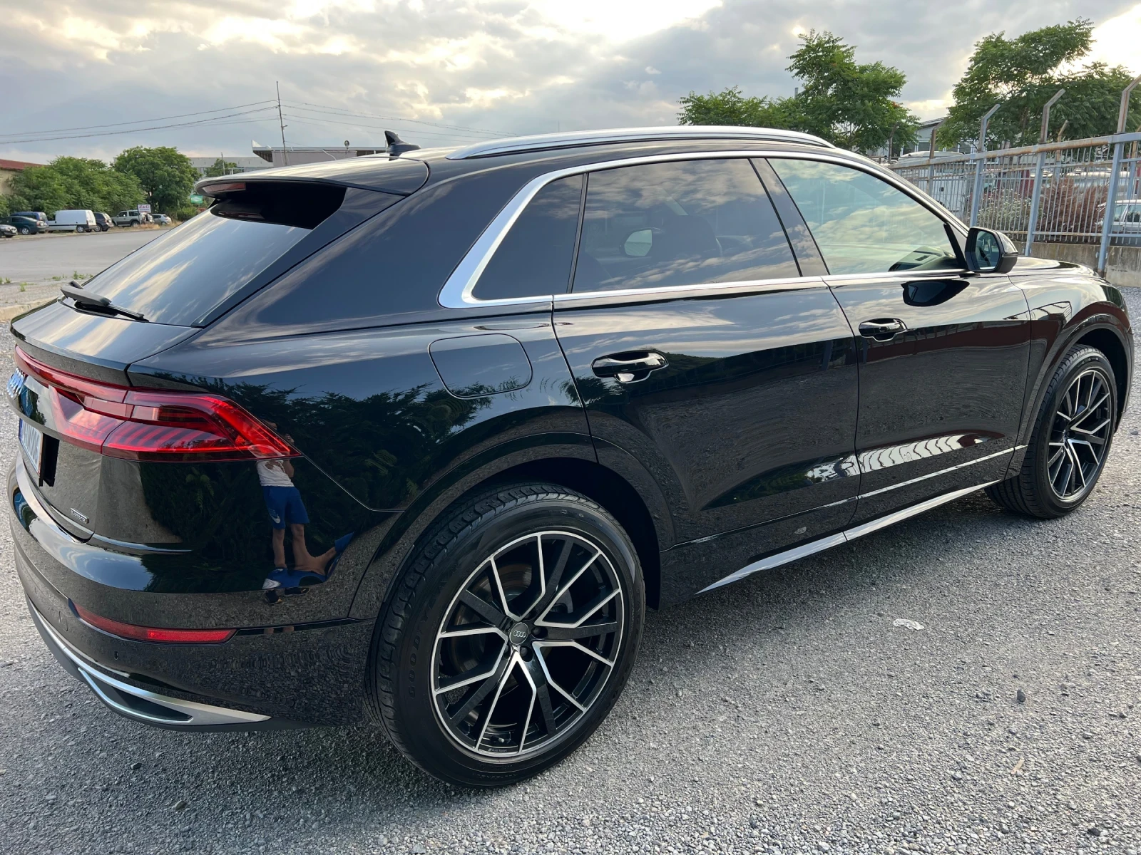 Audi Q8 55 TFSI, 340к.с, 360* , Обдухване, Панорама - изображение 2
