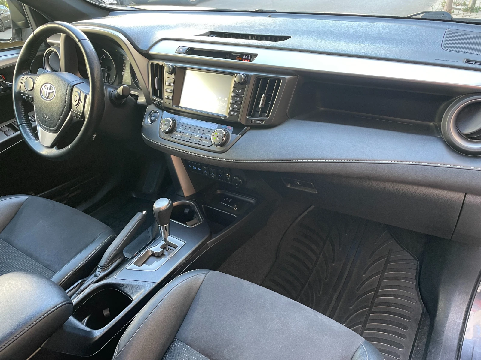 Toyota Rav4 2.0 AWD/4x4 CVT Luxury Plus- в Гаранция | Mobile.bg — изображение 17