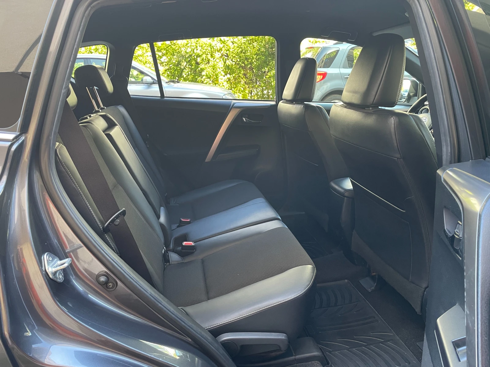 Toyota Rav4 2.0 AWD/4x4 CVT Luxury Plus- в Гаранция | Mobile.bg — изображение 15