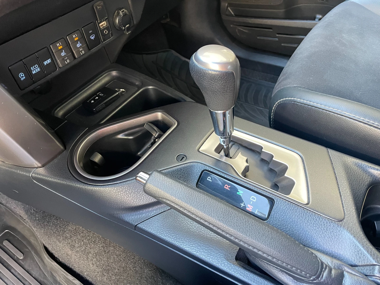 Toyota Rav4 2.0 AWD/4x4 CVT Luxury Plus- в Гаранция | Mobile.bg — изображение 13
