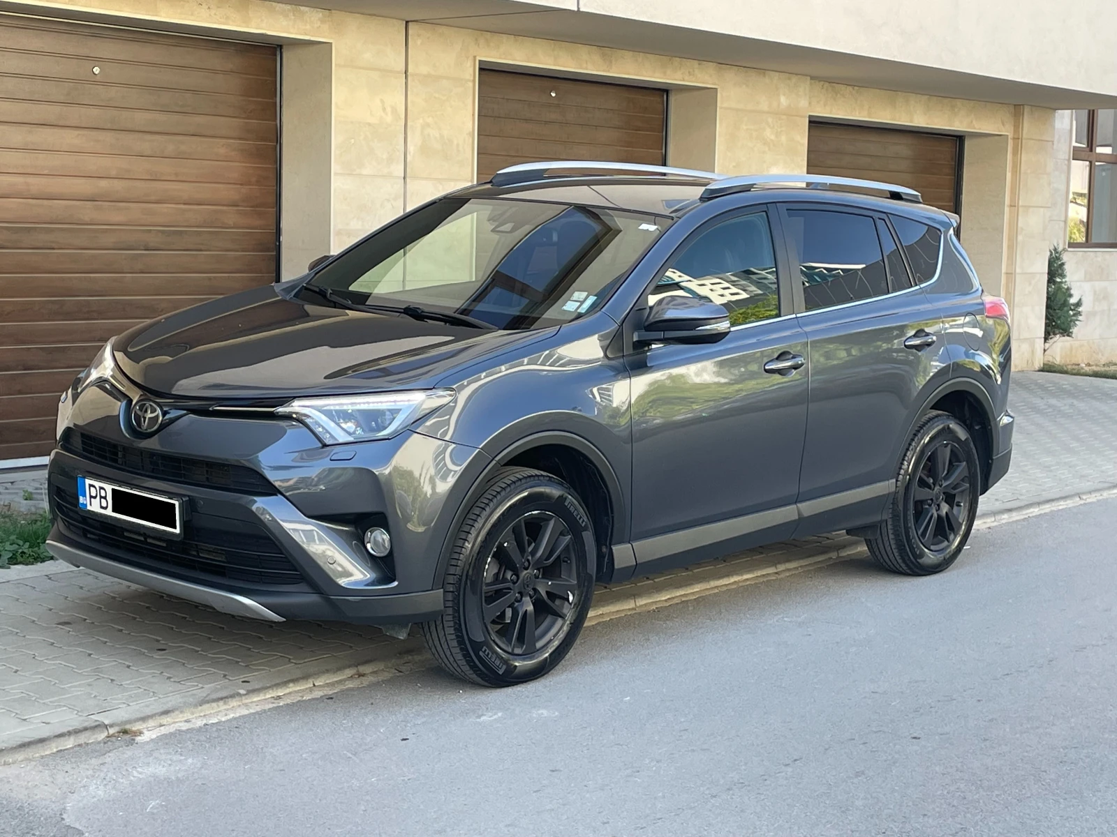 Toyota Rav4 2.0 AWD/4x4 CVT Luxury Plus- в Гаранция | Mobile.bg — изображение 1