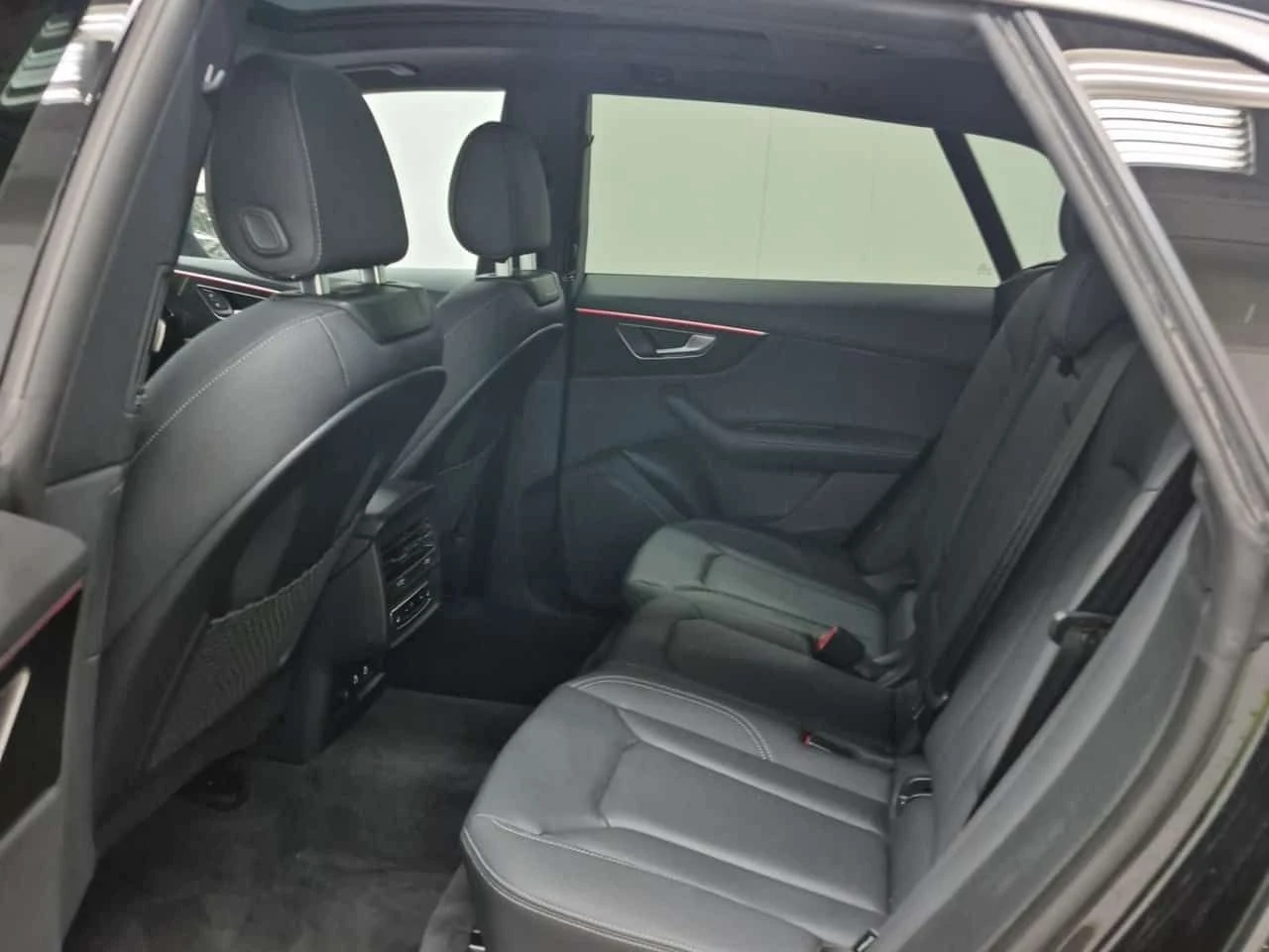 Audi Q8 * Progressiv * CARFAX * ЦЕНА ДО БГ, снимка 13 - Автомобили и джипове - 53997999