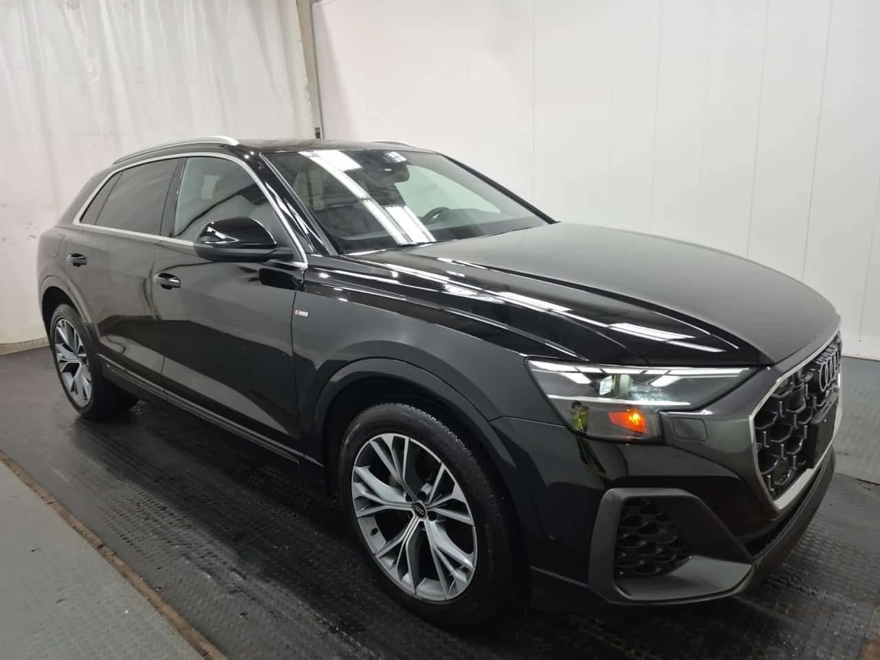 Audi Q8 * Progressiv * CARFAX * ЦЕНА ДО БГ, снимка 3 - Автомобили и джипове - 53997999