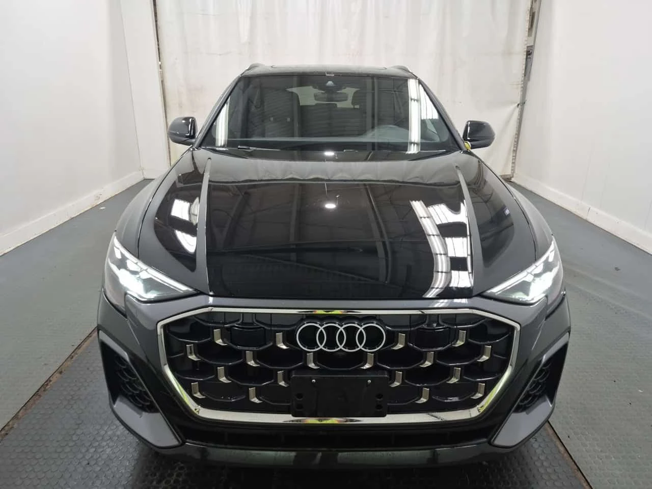 Audi Q8 * Progressiv * CARFAX * ЦЕНА ДО БГ, снимка 2 - Автомобили и джипове - 53997999