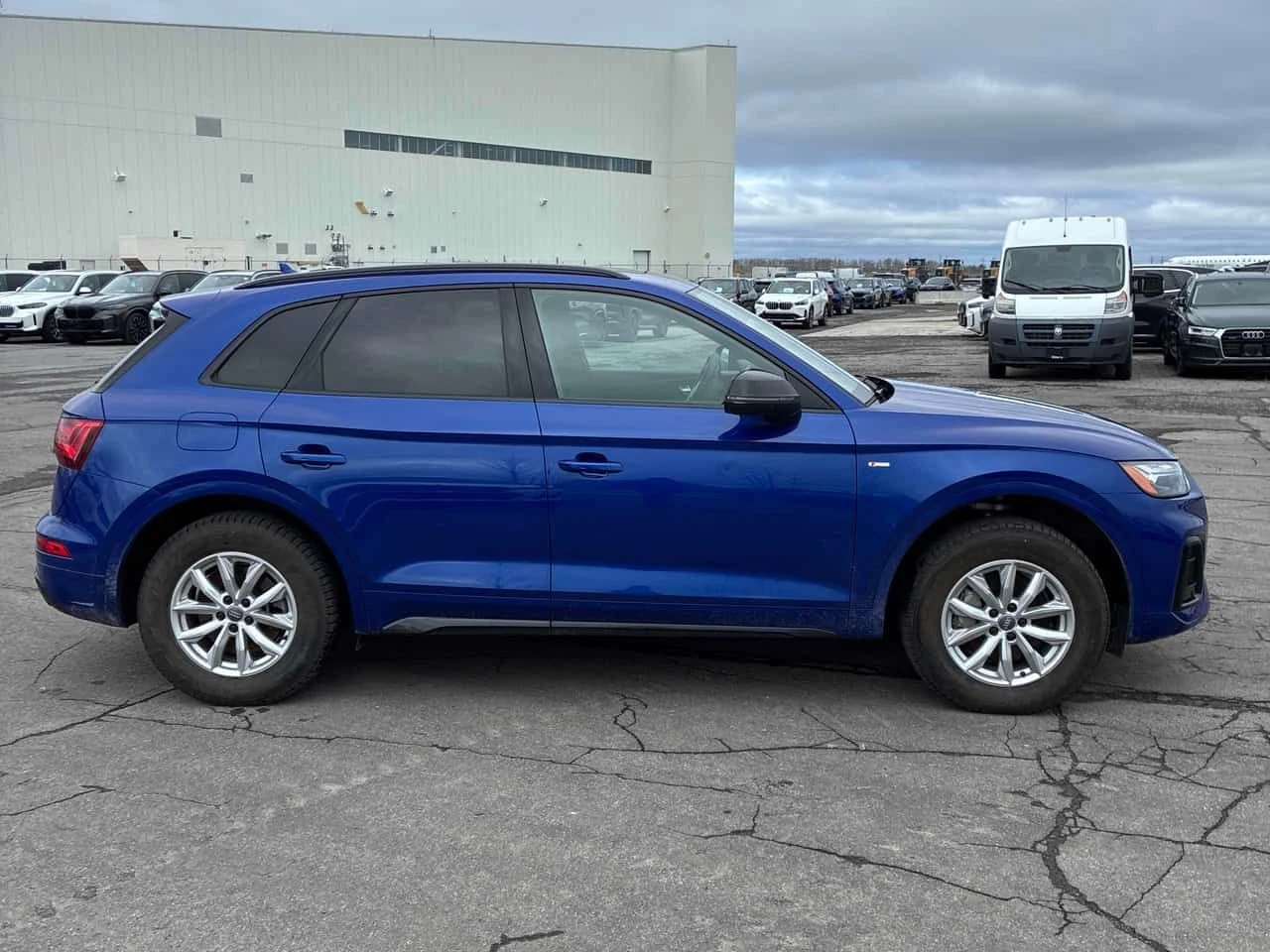 Audi Q5 * Technik * ПОДГРЕВИ * 360 * PANO * CARFAX, снимка 3 - Автомобили и джипове - 54480237