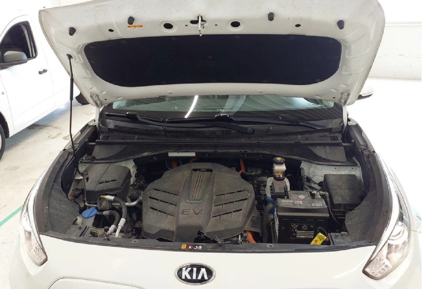 Kia Niro E-NIRO/ 64 kWh/ 100% SOH/ Очакван!, снимка 4 - Автомобили и джипове - 55411836