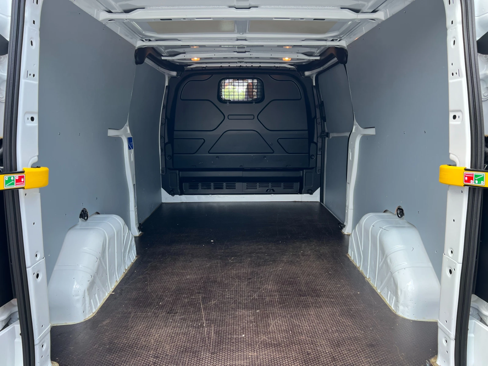 Ford Transit 2.0TDCi ДЪЛГА БАЗА/3-МЕСТЕН/LED/PDC/Серв. история/, снимка 11 - Бусове и автобуси - 55175419