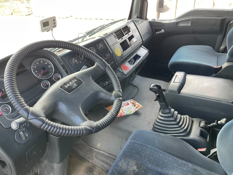 Man Tga 26400. 6x4 Кран 15 метра 1 тон с Дистанционно, снимка 11 - Камиони - 52582249