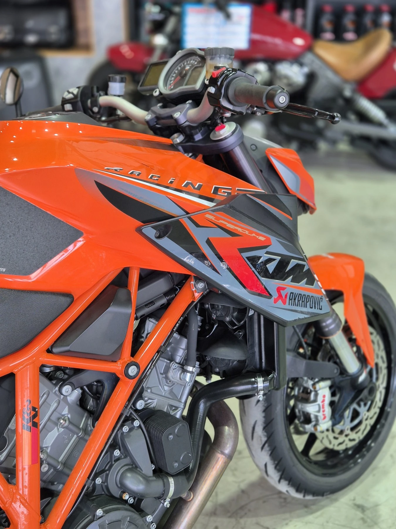 Ktm Super Duke 1290R ABS TC LED AKRAPOVIC  Нов внос от ШВЕЙЦАРИЯ!, снимка 11 - Мотоциклети и мототехника - 55448468