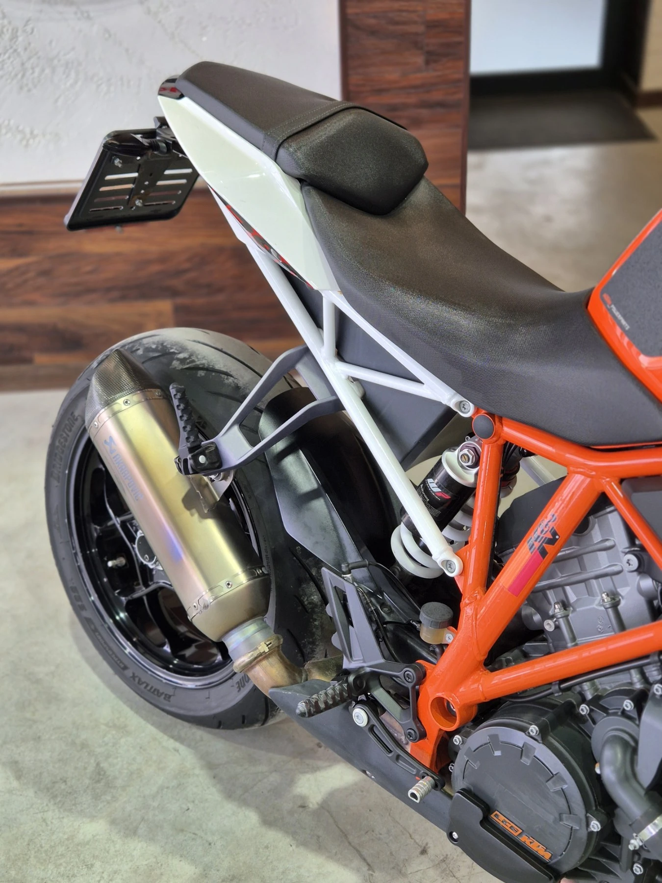 Ktm Super Duke 1290R ABS TC LED AKRAPOVIC  Нов внос от ШВЕЙЦАРИЯ!, снимка 13 - Мотоциклети и мототехника - 55448468