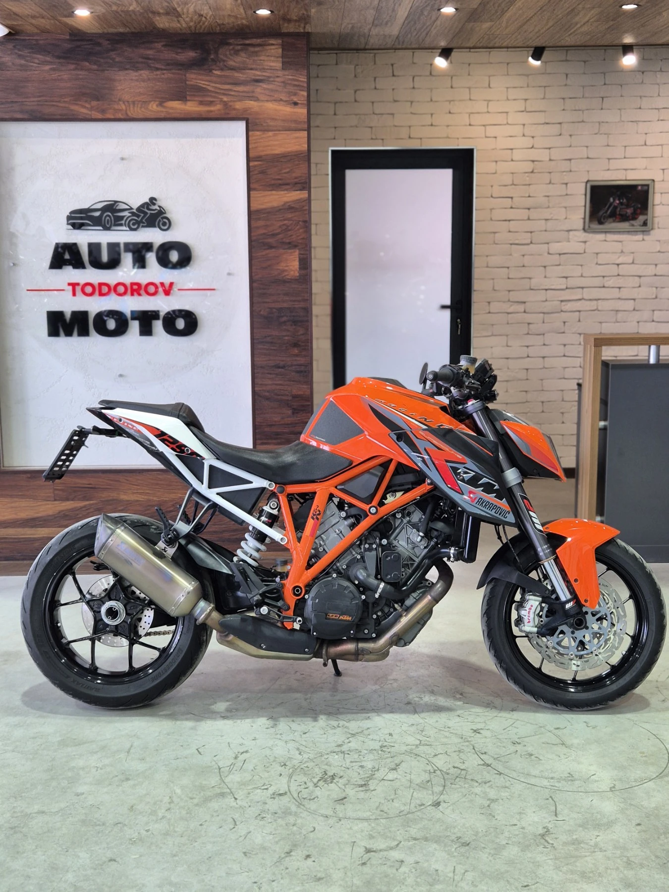 Ktm Super Duke 1290R ABS TC LED AKRAPOVIC  Нов внос от ШВЕЙЦАРИЯ!, снимка 8 - Мотоциклети и мототехника - 55448468