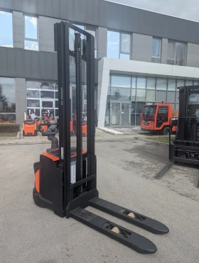 Електрокар Toyota стакер, снимка 2