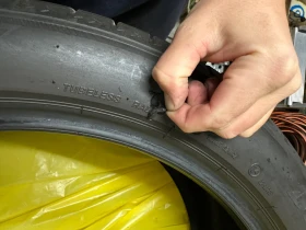 Гуми Летни 285/40R21, снимка 8 - Гуми и джанти - 49385557