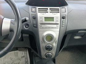 Toyota Yaris Автомат, снимка 10 - Автомобили и джипове - 45130689