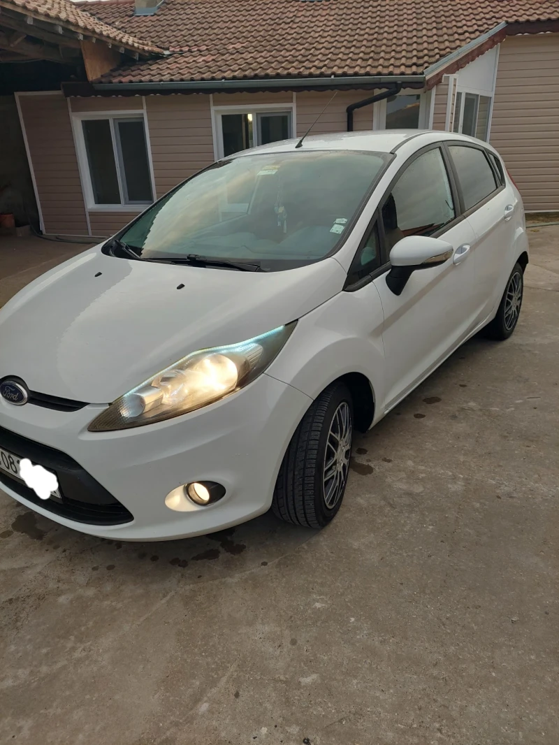 Ford Fiesta, снимка 1 - Автомобили и джипове - 47445343