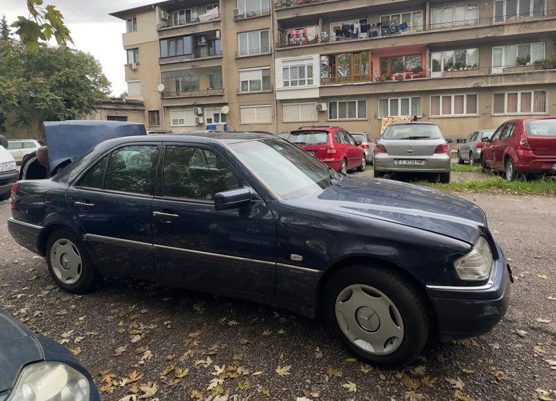 Mercedes-Benz C 180, снимка 5 - Автомобили и джипове - 47484366