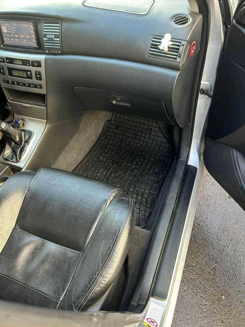 Toyota Corolla 2.0 D-4D, снимка 10 - Автомобили и джипове - 52810560