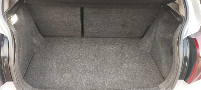 Toyota Corolla 2.0 D-4D, снимка 11 - Автомобили и джипове - 52810560