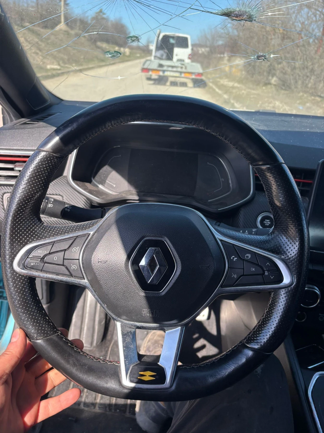 Renault Clio RS line, E-tech , снимка 17 - Автомобили и джипове - 53831289