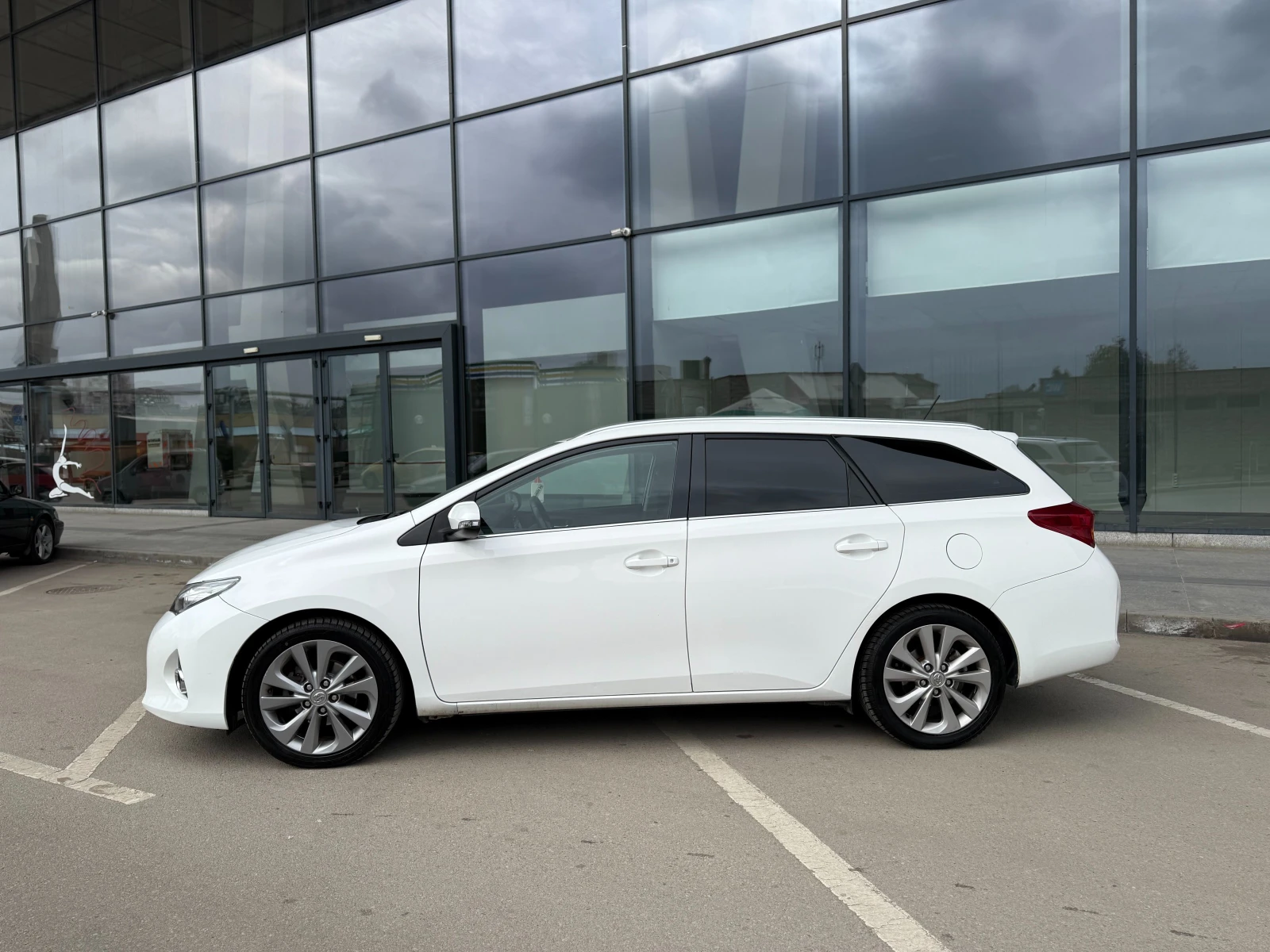Toyota Auris 6 ������ ��������/1.8Hybrid 99�� ������� ������!!! | Mobile.bg � ����������� 2