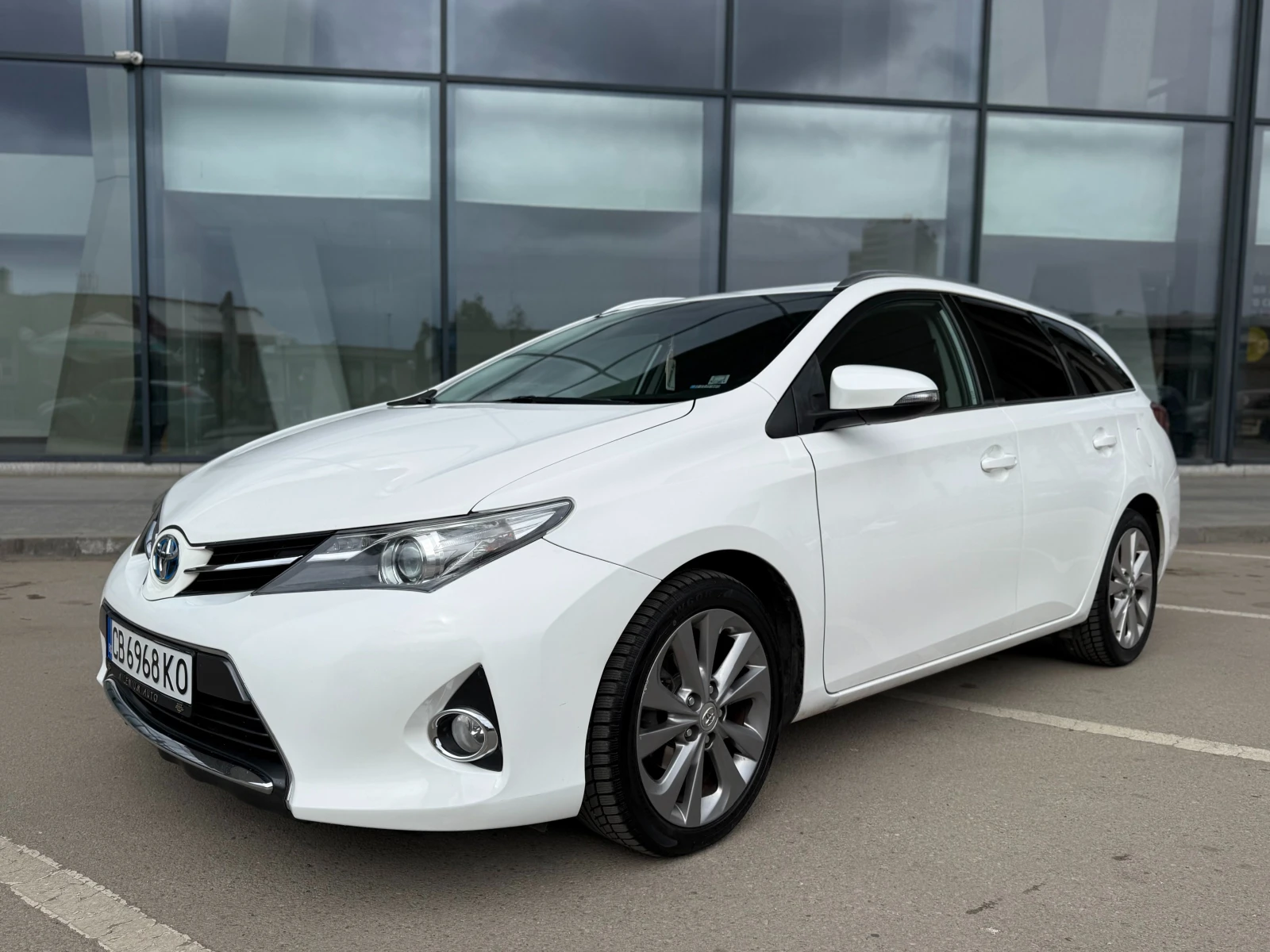 Toyota Auris 6 МЕСЕЦА ГАРАНЦИЯ/1.8Hybrid 99кс СМЕНЕНА ВЕРИГА!!!