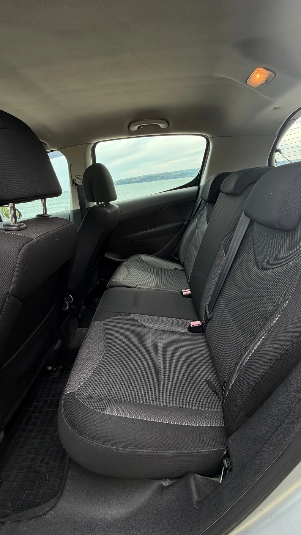 Peugeot 308 1.6HDi, снимка 14 - Автомобили и джипове - 54442118