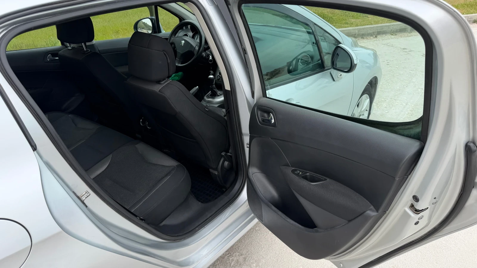 Peugeot 308 1.6HDi, снимка 12 - Автомобили и джипове - 54442118