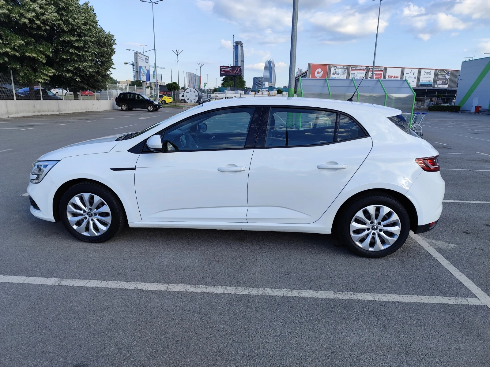 Renault Megane IV 1.6 SCe | БГ, снимка 4 - Автомобили и джипове - 55225776