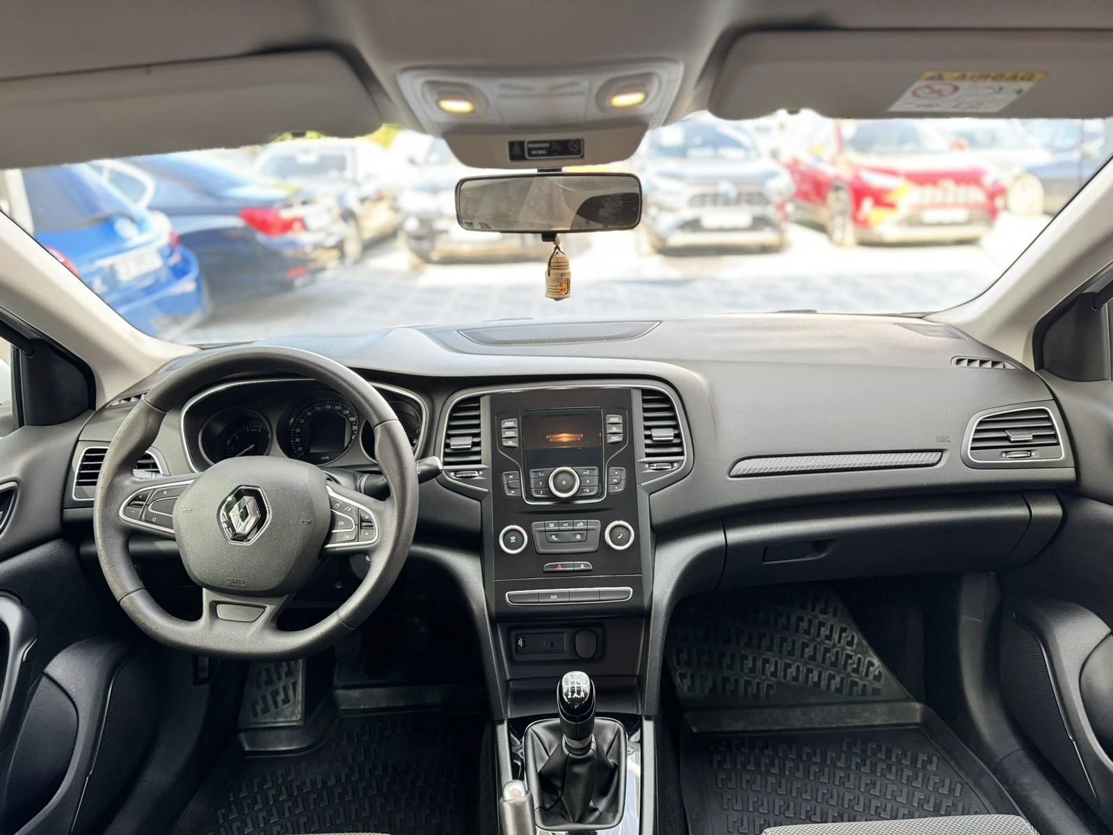 Renault Megane IV 1.6 SCe 115 кс, снимка 8 - Автомобили и джипове - 55225776