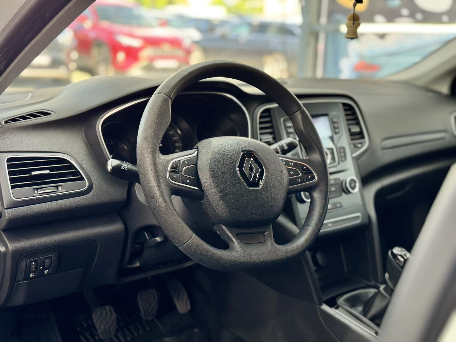 Renault Megane IV 1.6 SCe 115 кс, снимка 10 - Автомобили и джипове - 55225776