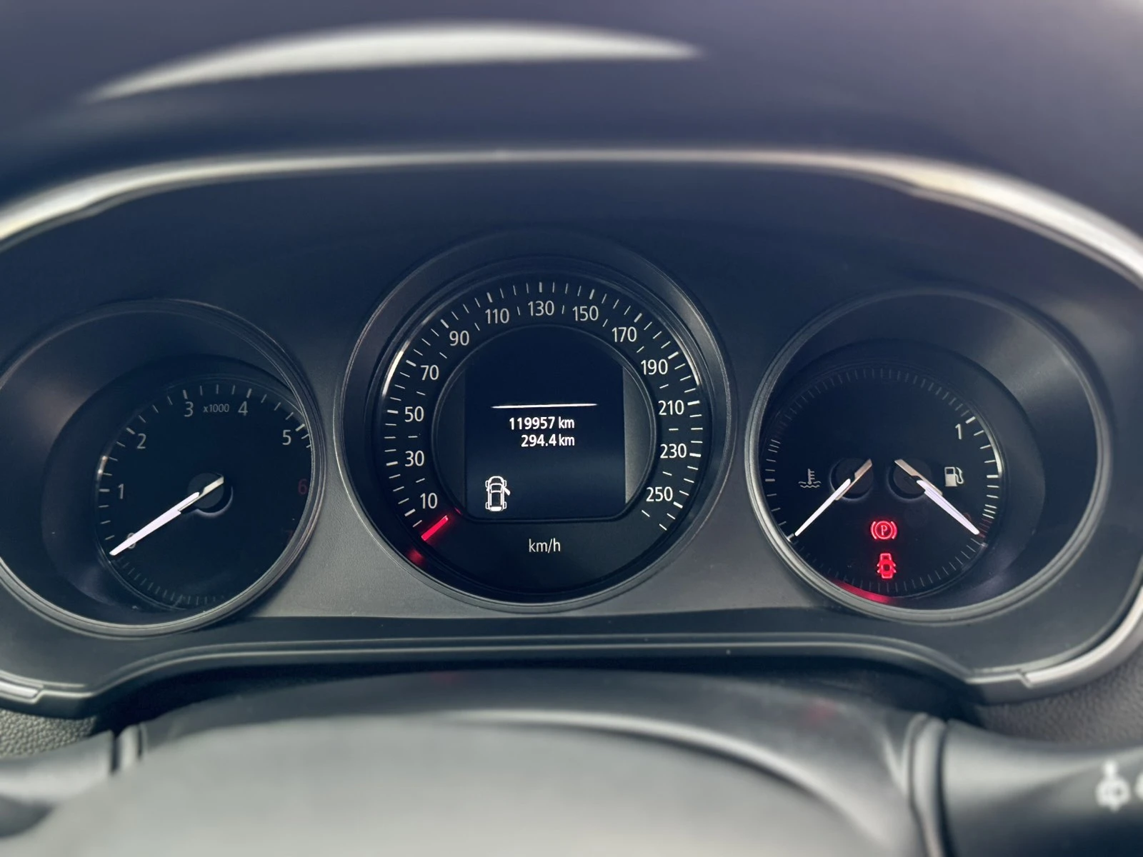 Renault Megane IV 1.6 SCe 115 кс, снимка 13 - Автомобили и джипове - 55225776