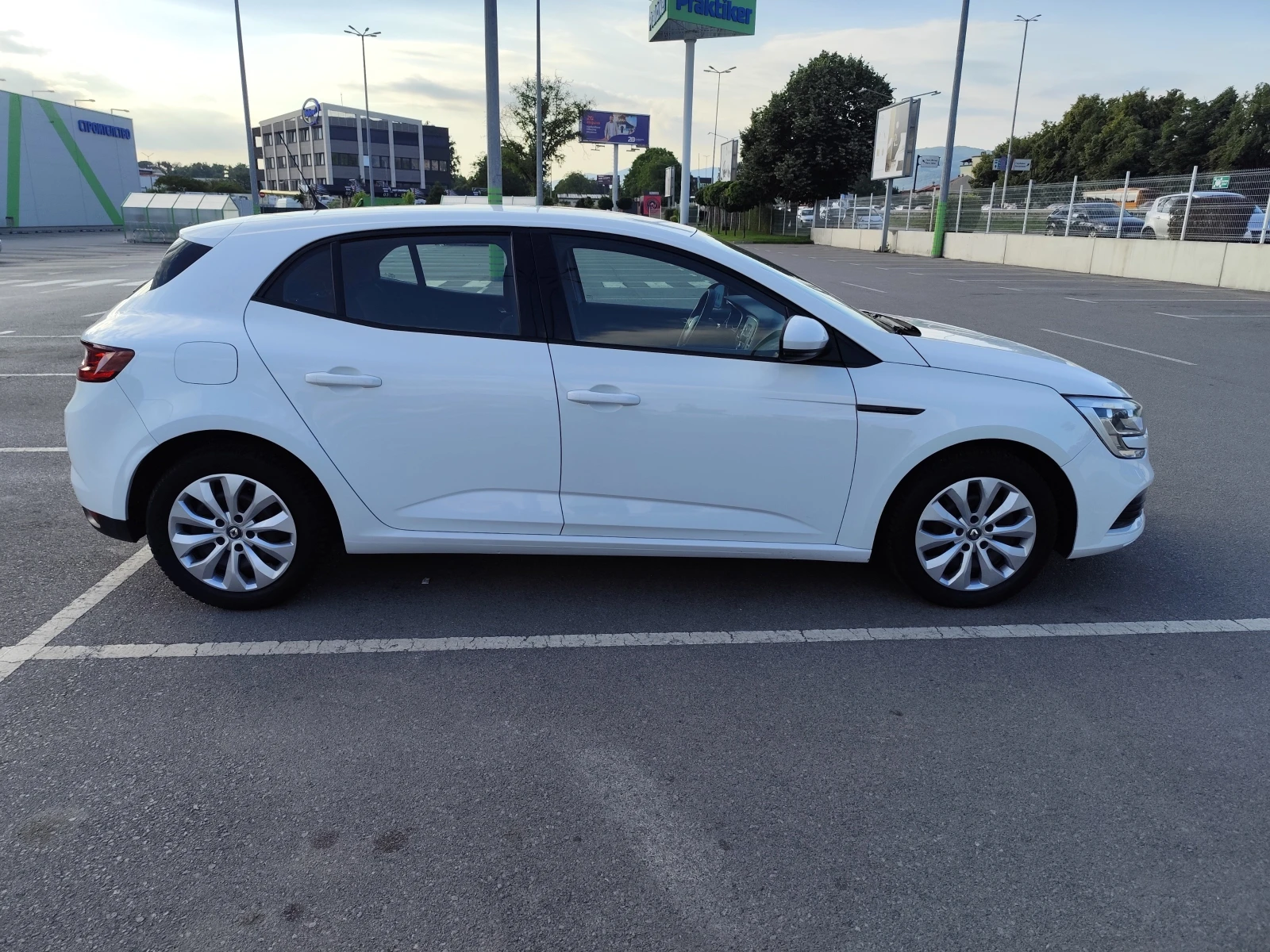 Renault Megane IV 1.6 SCe | БГ, снимка 3 - Автомобили и джипове - 55225776