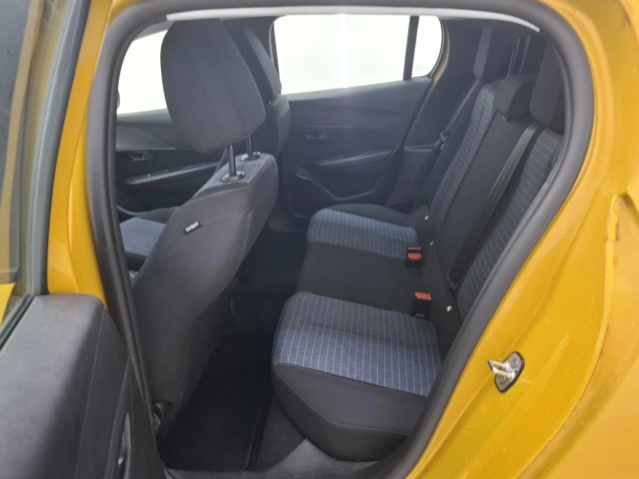 Peugeot 208 1.2i Like 75 �.� | Mobile.bg � ����������� 7