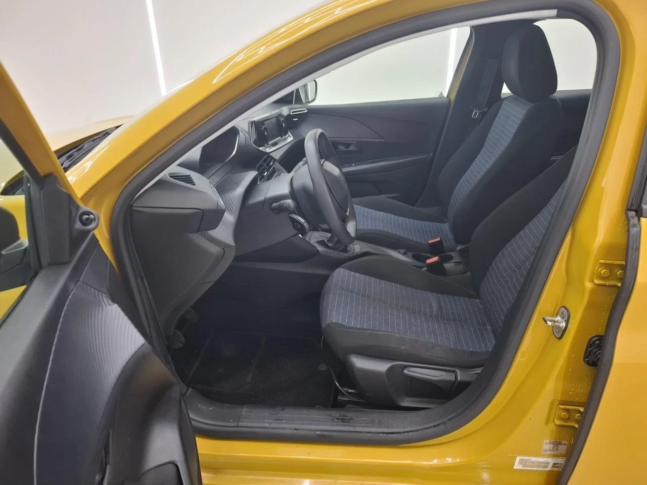 Peugeot 208 1.2i Like 75 �.� | Mobile.bg � ����������� 6