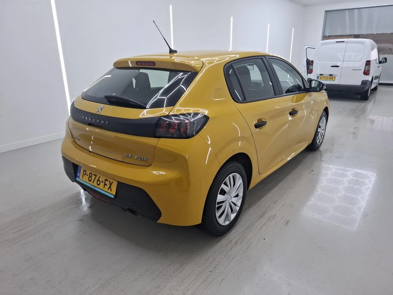 Peugeot 208 1.2i Like 75 �.� | Mobile.bg � ����������� 3