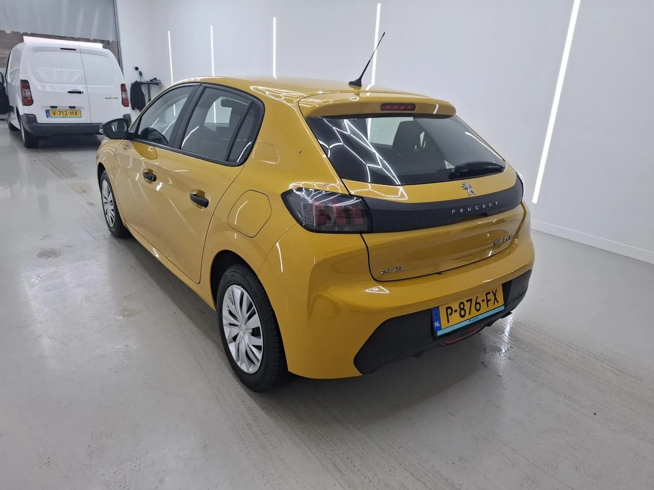 Peugeot 208 1.2i Like 75 �.� | Mobile.bg � ����������� 4